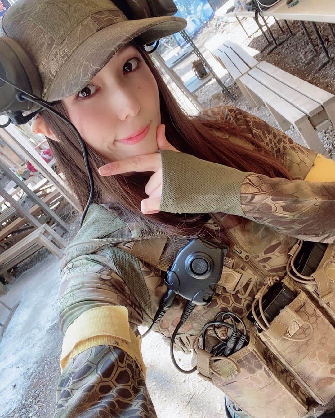のインスタグラム：「How is your recently?﻿ I’m spending my days cooking or watching dramas.﻿ I watch “GOTHAM” now.﻿ ﻿ How do you spend your days?🤔﻿ ﻿ ﻿ #サバゲー﻿ #サバゲーマー﻿ #サバイバルゲーム﻿ #サバゲー女子﻿ #ミリタリー﻿ #サバゲー女優﻿ #サバ嬢﻿ #女優﻿ #秋田﻿ #モデル﻿ #model﻿ #MC﻿ #japanesegirl﻿ #メガネ女子﻿ #サバゲー装備﻿ #KRYTAC﻿ #tridentmk2crb﻿ #airsoft﻿ #airsoftjapan﻿ #サバゲーしたい﻿ #サバゲーマーさんと繋がりたい﻿ #写真好きな人と繋がりたい」