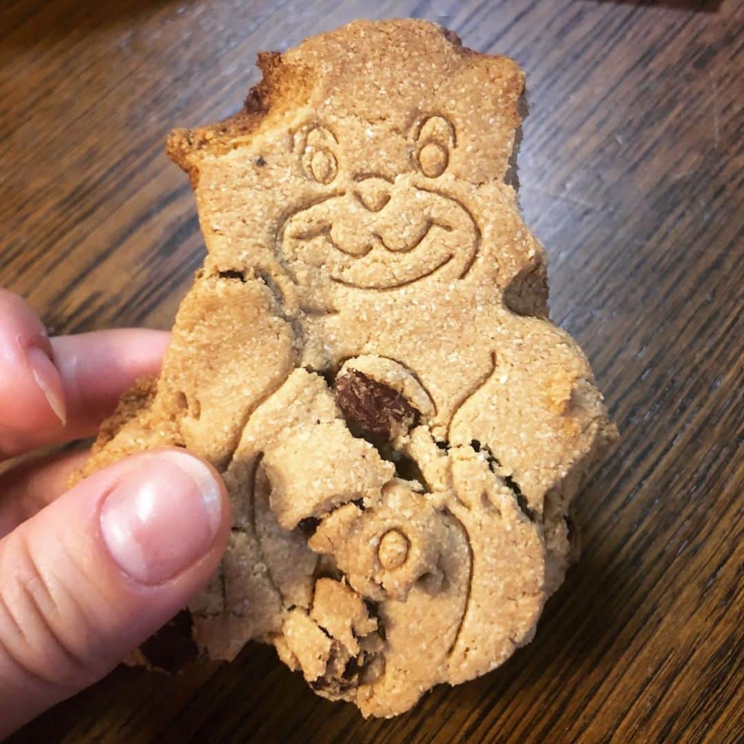 Baekのインスタグラム：「朝起きたら焼けていた🍪 今日は雨だけど 楽しく元気にがんばろー！」