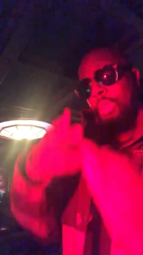 ワイクリフ・ジョンのインスタグラム：「Sorry to interrupt freestyle Friday’s on this Saturday but  back to the ladies if your hips don’t lie get ready !!!!new music video dropping  in 30 mins !!! ft @thisizdrastic @noahpowa  #showup  Visual Edit: @rayflaco  #fugges #FIREMANTSHIRT #wyclefjean #athomewithwyclef #wildingout #barsoverguitars #allineedisonemic #headsmusic  @firemantshirt @4micsnj @nickcannon @arsonal103 @therealshotgunsuge @tsu_surf @dizz103 @yorkrecordsusa @smackwhite @urltv @caffeine @headsmusic」
