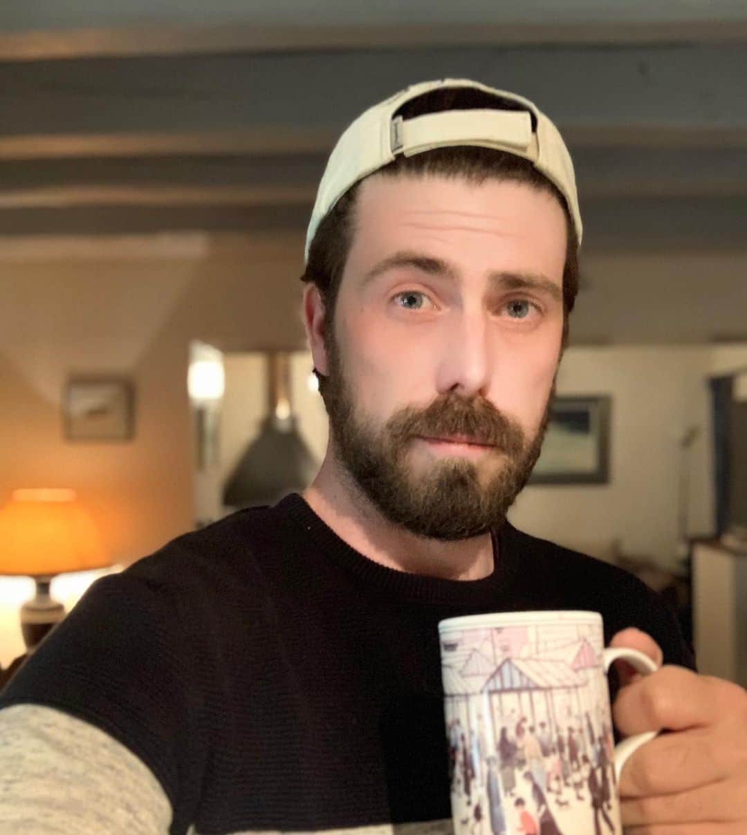 ニール・ブラウンのインスタグラム：「Nothing like a good cup of hot chocolate after a thunderstorm 🌩 hope y’all are safe  out there! Xoxo 😚  #instamood #relaxing #hotchocolate #thunderstorm #instapic #picoftheday #coach #coachinglife #confinement #beard #gay #instagay #lgbt #followme #instafollow #icedancer #igers #countryboy #goodvibes」