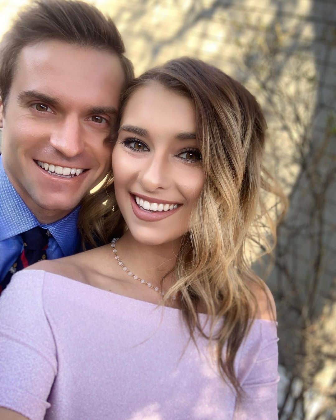 サミュエル・ミクラクのインスタグラム：「Been wearing the same sweats for a month straight, feels good to class it up for this wonderful lady. Today @miaatkinstv would have received a Colorado Broadcasters Association Award! The Gala was cancelled but we’re going to celebrate her accomplishments in style anyways!」
