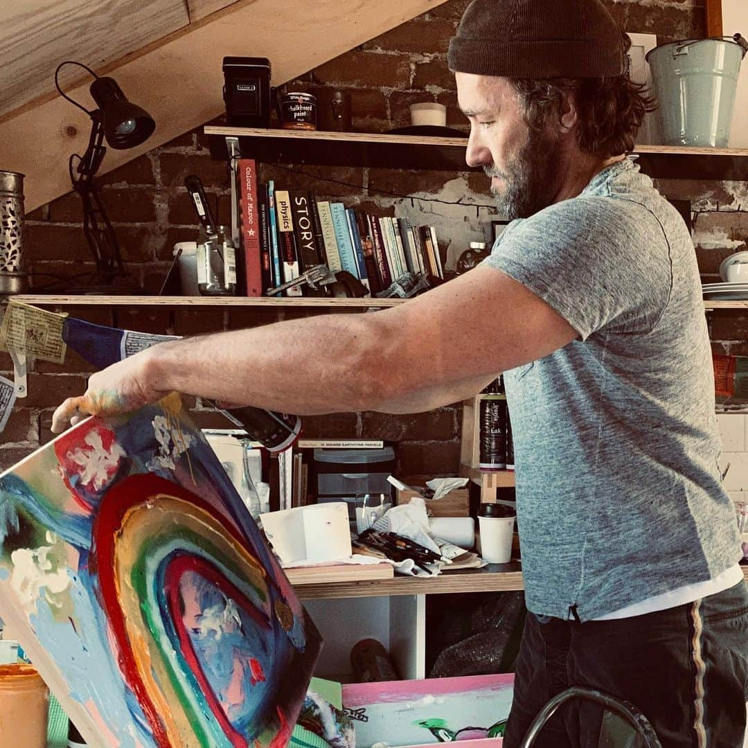 ジョエル・エドガートンさんのインスタグラム写真 - (ジョエル・エドガートンInstagram)「Any chance to finger paint. 🌈  I nominate @davidoyelowo @sofisia7 @nickkroll ( and the legend out in S.A @thuso.mbedu just cause I wanna see what brilliant rainbow she whips up). For each tagged photo, @yumi will donate a month’s worth of meals to @feedingamerica to help support families in need.  Rainbows in Windows written by @ariannawrotethis is available for free on the @yumi website. Link in their bio. The book follows the story of a young boy named Amos, sheltering at home with his mother. Narrated by the very cool and legendary Donald Sutherland.  Get into it and paint your 🌈 to salute the workers out there too. X」4月18日 9時34分 - joeledgerton