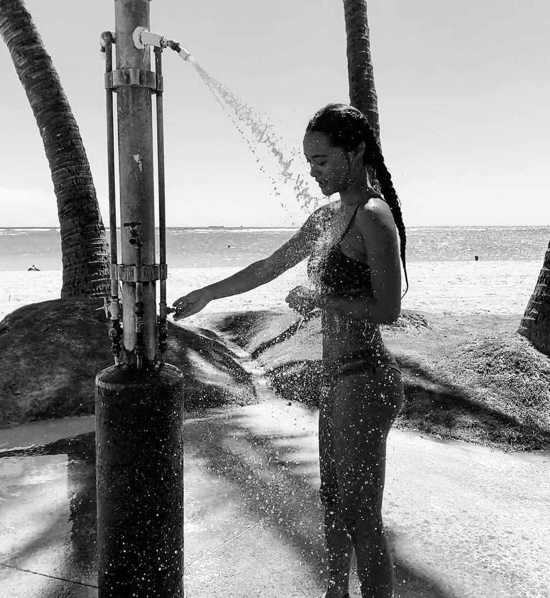 ジェラ・マリアーノのインスタグラム：「Rinse, repeat」