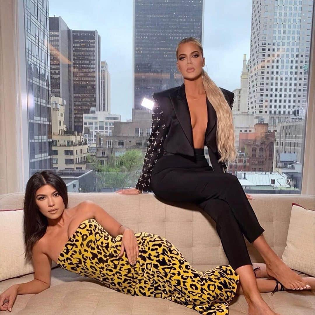 クロエ・カーダシアンさんのインスタグラム写真 - (クロエ・カーダシアンInstagram)「Happy birthday my beautiful @kourtneykardash!!! In any lifetime I would have found a way to have you in my life forever! I can’t imagine my life without you, nor would I ever want to imagine that.  You and I have an incredible rare bond that no matter what, it can never be broken. (Yep! You’re stuck with me!) You are my best friend, one of the rare few I can count on most in my life. I know that so many people go through life without their sister as their best friend. That thought alone breaks my heart. Thank God I was blessed with the most incredible siblings I could dream of.  Honestly, without you my life would be boring, not as full and my life would always feel as if something was missing. Today and every day, I pray that your soul is covered in love and from your core, I pray that you’re happy! You deserve only magical things! In all of the lifetimes before and in all of the lifetimes after, I will love you! To the happiest of birthdays my sister!! Jane, I love you!」4月18日 22時53分 - khloekardashian