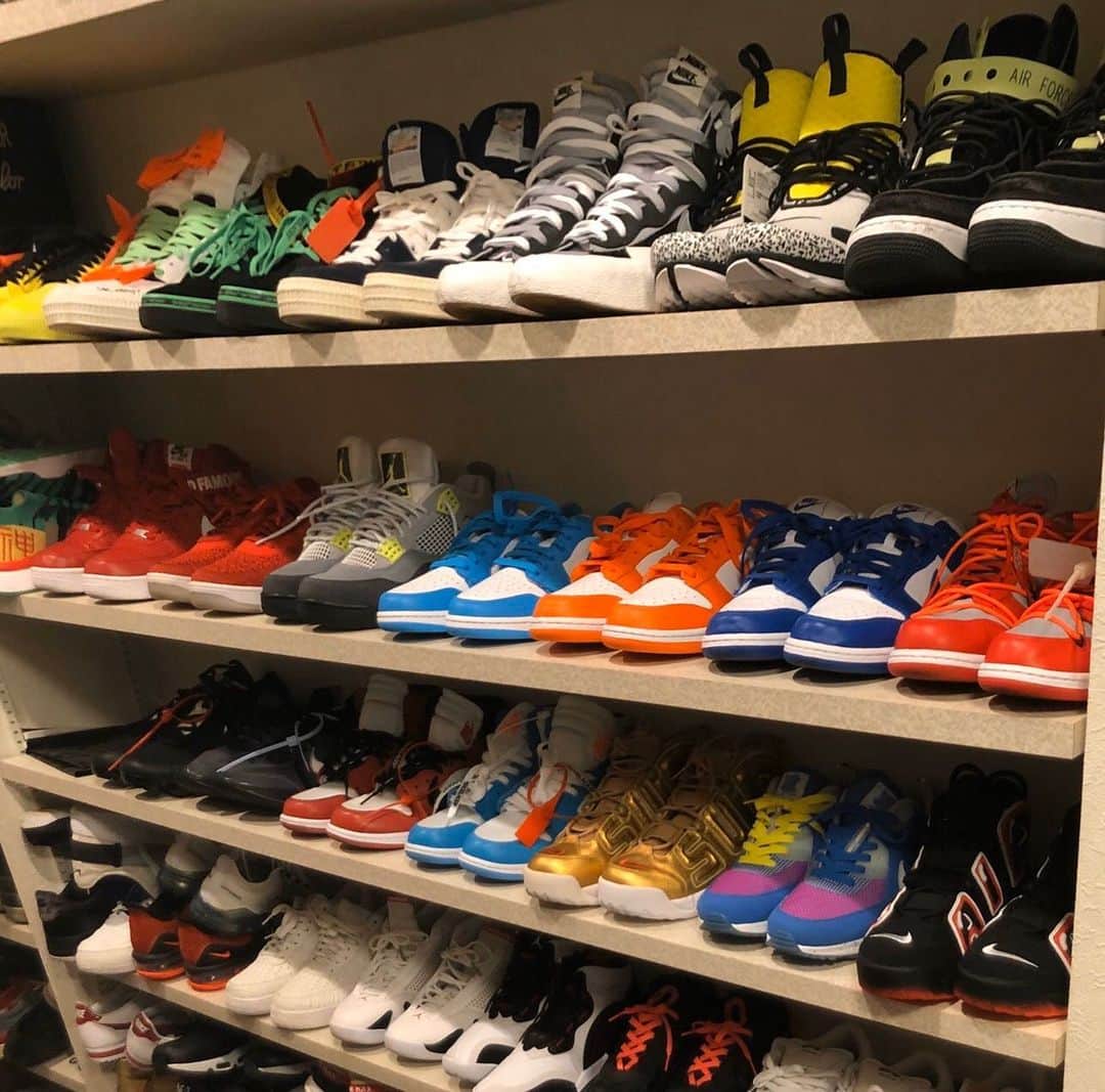 元木大介のインスタグラム：「#おうち時間 並べました👟👟👟 YouTuberのSOSHIくんから 指摘頂きました〜‼️ YouTube＂SOSHI_net＂ みんな見てください〜 @soshi_muzic  #元木の一言  #元木大介 #日本 #japan #プロ野球 #野球 #読売ジャイアンツ #ジャイアンツ #巨人 #giants #baseball #スニーカー  #スニーカーコレクション #nike  #スニーカー好きな人と繋がりたい」