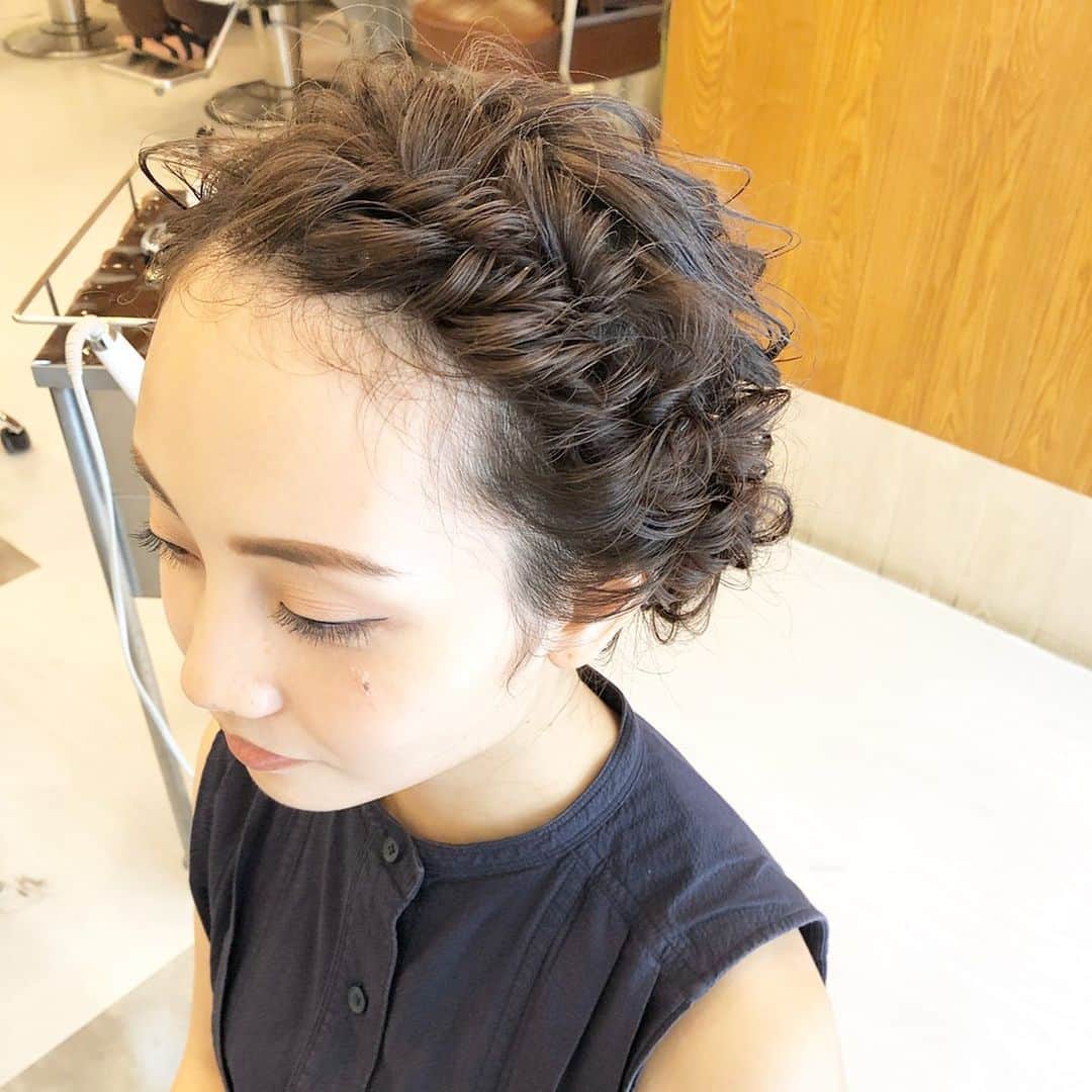 Miki Kajiwaraさんのインスタグラム写真 - (Miki KajiwaraInstagram)「みずきちゃん♡ . 前髪をルーズにクルクルねじって。。 . 少しワンポイントで可愛く。。 . 少しポイントかえてみても可愛い♡♡ . #kajimagic #ticktock #airline」4月18日 21時26分 - kajimagic