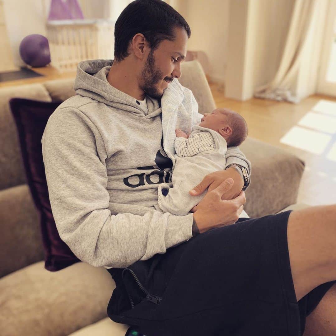 のインスタグラム：「Welcome Thiago ♥️ 18.04.20 #mybabyboy 🌏」