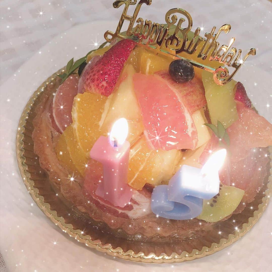 加藤咲希のインスタグラム：「1ヶ月以上遅れてるけど家族から誕生日ケーキ🎉 . . 15歳にもなっている？？って言われたけど、何歳になってもケーキは欲しいもんです( ◜ω◝ ) 改めてありがと🥰🥰 . . . . ついでにママbirthdayの「5」も兼ねてる笑 . . . . . . . . #nicola #ニコラ #モデル #ニコモ #ニコラモデル #加藤咲希 #かとぅ #かとっこ🐱🌸 #誕生日 #birthday #誕生日ケーキ #birthdaycake #けーき #ケーキ #cake #🎂 #ママ50歳」