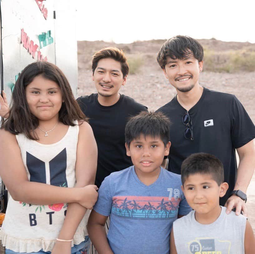 小柳津林太郎のインスタグラム：「Hope the kids I met in Mendoza, Argentina are fine.  メンドーサ、アルゼンチンで会った子達が元気なことを祈る。  コロナ落ち着いたらもちろん引き続き仕事がんばるけど、また旅にいきたいよな。  #stayhome #staysafe #memories of #mendoza #argentina」