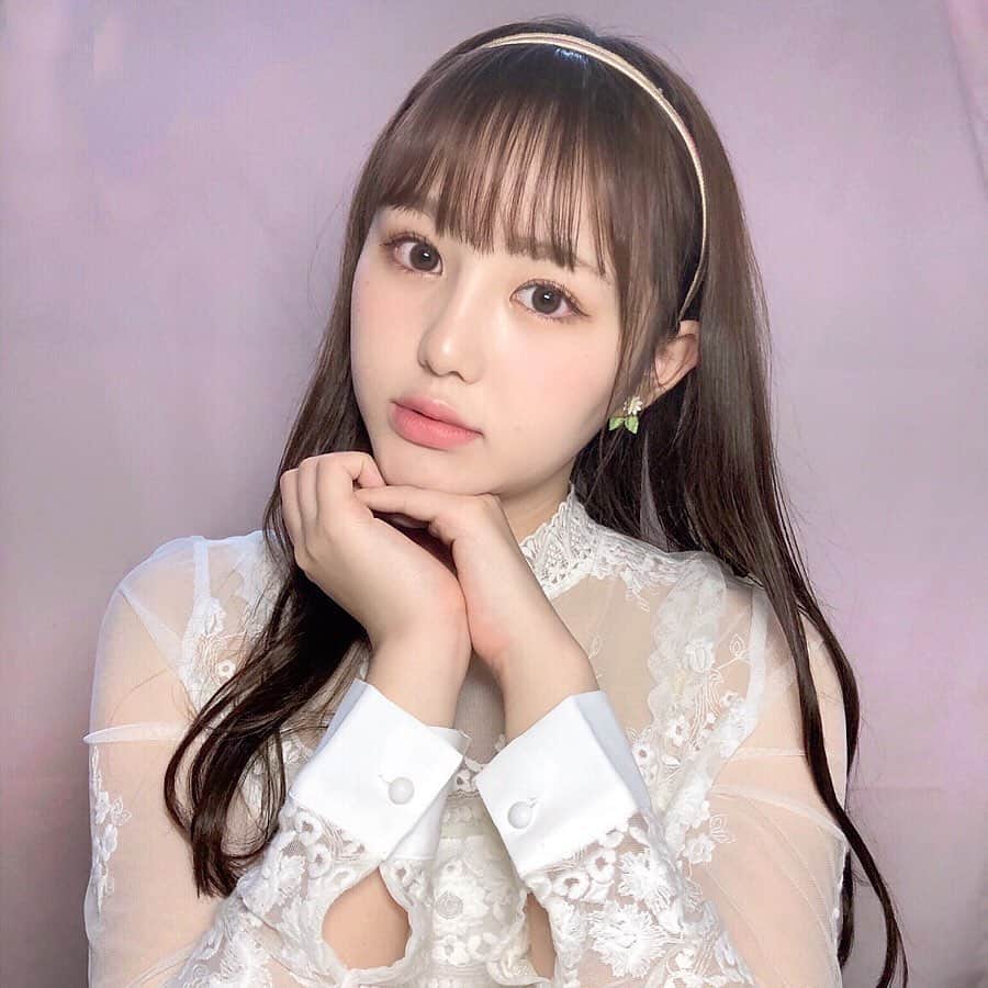 伊藤小春のインスタグラム：「・﻿ お嬢様っぽい〜〜？🧚‍♂️﻿ メイちゃんの執事を観返してたら影響されちゃった﻿ ﻿ ﻿ #トパーズ　の　#デートトパーズ　をしてみました！﻿ ﻿ 指原莉乃さんプロデュースのカラコンです！ナチュラルちゅるんっなので、その名の通りデートの時につけたらいい感じに可愛くなれると思う♡きゃーー♡﻿ ﻿ #TOPARDS  #指原カラコン﻿ #カラコン  #ナチュラルカラコン﻿ ﻿ ﻿ ﻿ はぁ〜〜❕理人さまはいつ迎えにくるんだ〜〜❕❔﻿ 6歳からルチア様になるべく待機してるんですけど〜〜❔﻿」
