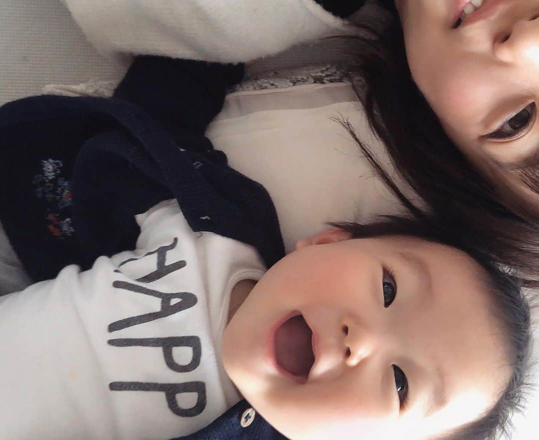 DJ YURiAさんのインスタグラム写真 - (DJ YURiAInstagram)「🎂🎂🎂﻿ ﻿ ﻿ Happy 1st Birthday to my little princess❤️﻿ ﻿ ﻿ 娘が1歳になりました👶🏻﻿ ﻿ 家族揃ってこの日を迎えられたことにただ感謝しかありません。﻿ ﻿ ﻿ ママになって1年。﻿ 私をママにしてくれてありがとう。﻿ ﻿ ﻿ 色んな人に感謝が溢れる1日でした☺️﻿ ﻿ ここだと長くなるのでブログに書きました👩🏻‍💻﻿ ﻿ ﻿ ﻿ 子育ては楽しいです🤱🏻﻿ ﻿ 今、不安な妊婦さんや子育てママさん多いと思いますが、守れるのはママしかいないので、共に頑張りましょうね💪🏻💪🏻💪🏻﻿ ﻿ ﻿ ﻿ ﻿ #1stbirthday  #happybirthday #loveyou #お誕生日おめでとう #母と娘  #赤ちゃんのいる生活」4月18日 22時19分 - djyuria