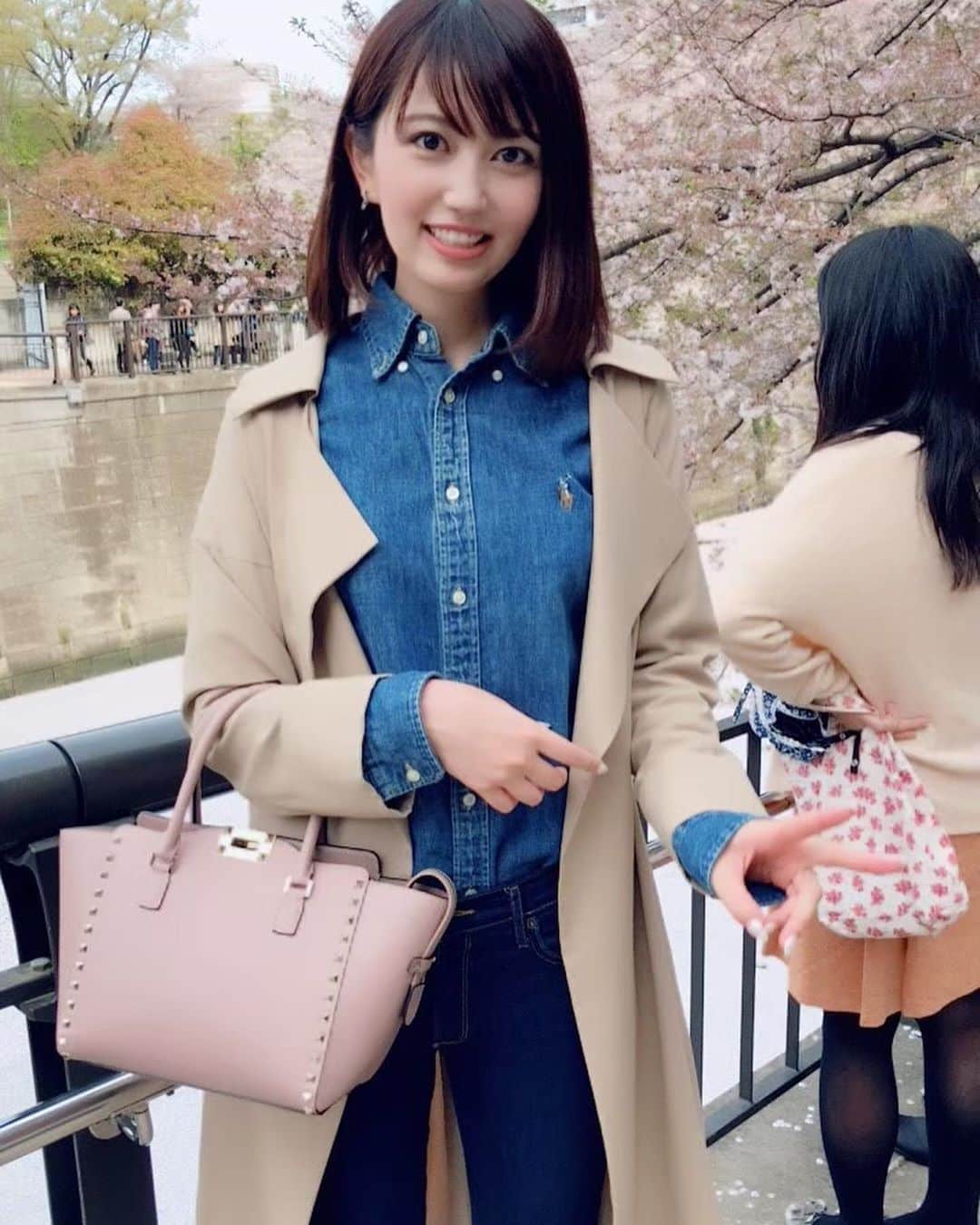 栗山絵麻のインスタグラム：「お花見したかった🌸💓 えまは花より団子タイプだけどねん😂 とりあえず活動したい！ #栗山絵麻 #くりやまえま　#AV #AV女優 #セクシー女優絵　#お花見　#桜　#目黒川」