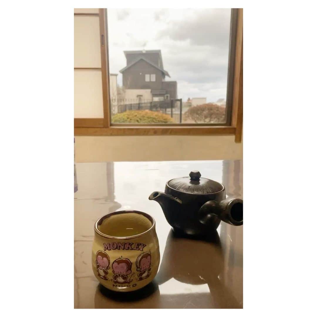 小林由佳さんのインスタグラム写真 - (小林由佳Instagram)「stay home with my favorite things🙂♡ ・ ・ @mammut_japan  #MAMMUT #セルフネイル #レオパード #green tea」4月18日 22時48分 - yuca_tan