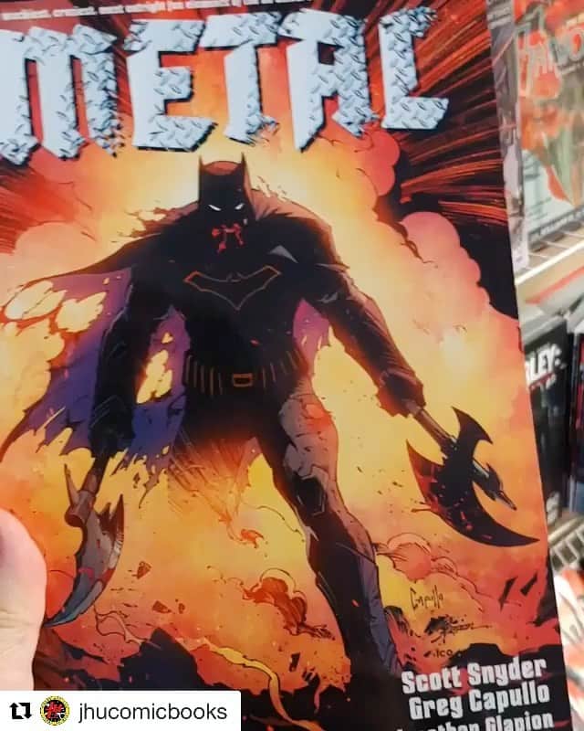ケヴィン・サスマンのインスタグラム：「Hey, this is the comic shop I used to work at before Big Bang. Ron (the guy speaking - my old boss) knows his stuff. Please consider shopping here instead of evil Amazon. And if you’re ever in NYC after the plague, stop by and tell Ron I sent you - he’s got lots of embarrassing stories about me. ・・・ https://jhu-comic-books.myshopify.com/search?q=dark+nights+metal」