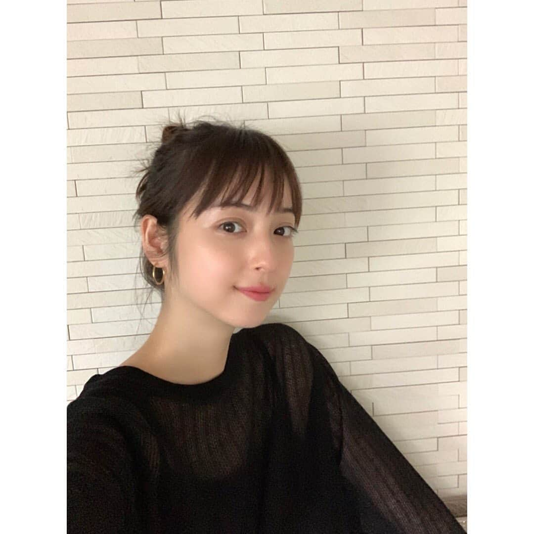 佐々木希さんのインスタグラム写真 - (佐々木希Instagram)「今日は、朝いつも通りスキンケアをした後、アイブロウ塗って、ナチュラルなリップつけて、ピアスしただけで、何だか少し気分が上がりました♡ 毎日するかは分からないんだけど。笑 でも、こういうことでもお家時間を楽しめそう！」4月18日 14時01分 - nozomisasaki_official