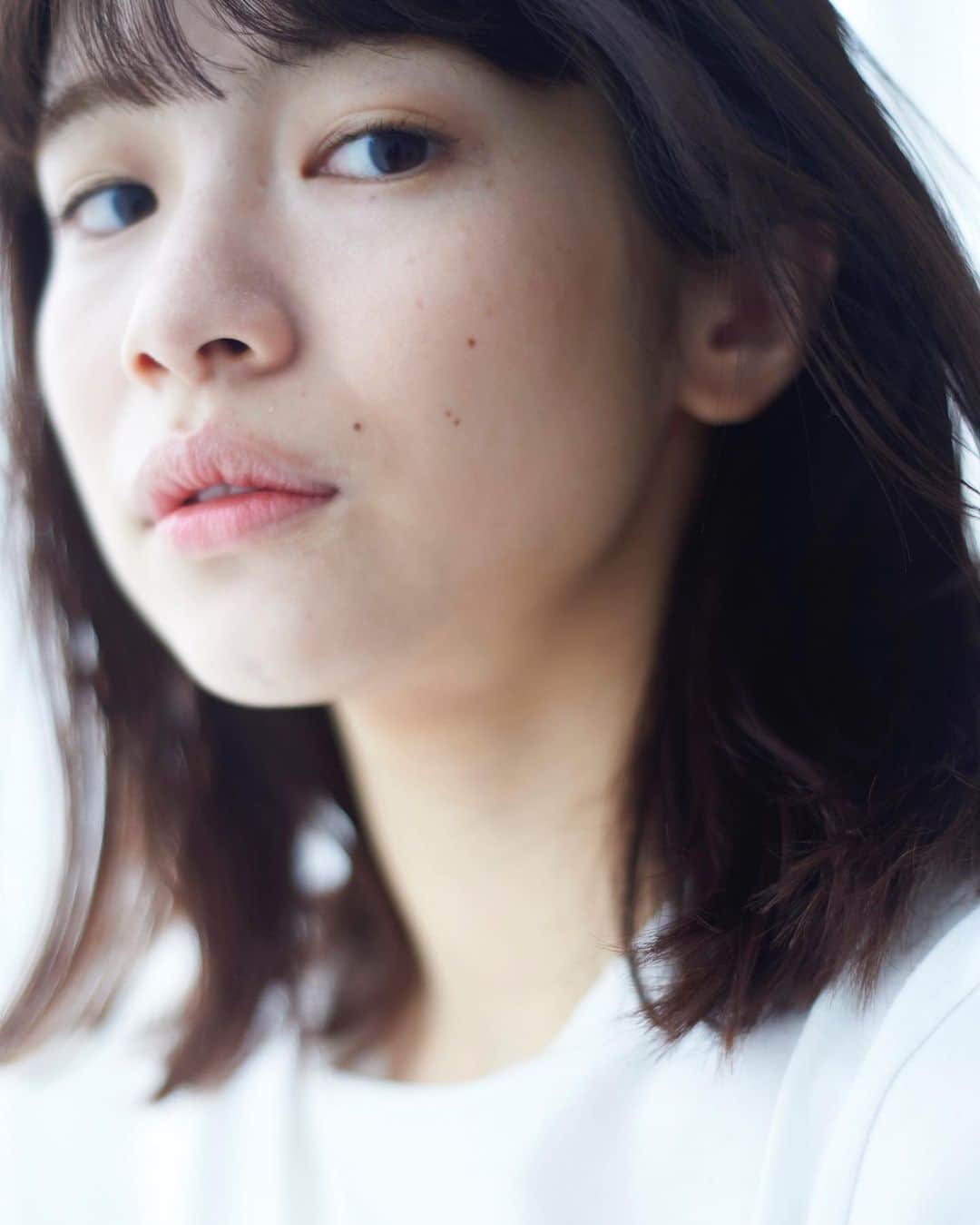 花盛友里のインスタグラム：「毎日いろんなことが起こるし、嫌なことも嬉しいことも悲しいこともたくさんある。けど、それでも  #ずっとわたしで生きていく。　 ずっとわたしで生きていきたい！  自分を認めてあげよう♡　そしたら人生もっともっと楽しくなるはず！ そしてそんな女の子が増えたらいいなぁ。 そんな女の子のための可愛いコスメたちがデビューしたよー！ #ignisio チェックしてみてねー♡」