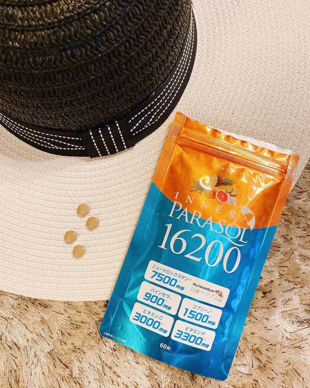 吉田早織のインスタグラム：「・﻿ 今年も飲む日焼け止めで体の中からしっかりUVケア🙌﻿ ﻿ ﻿ 短時間お散歩するだけでも紫外線を浴びるし﻿ 子供がいると日焼け止めをしっかり塗る余裕もないので、今年は早めに飲み始めました🌼﻿ ﻿ ﻿ 『インナーパラソル16200』はメラニンの生成をコントロールするニュートロックスサンという成分を﻿ 推奨量の250mg以上配合された高品質なサプリメント✨﻿ ﻿ ﻿ 飲む日焼け止めは一般的になってきましたが、﻿ 成分を確認して信頼できるものを選びたいです☺️﻿ ﻿ ﻿ ﻿ ﻿ ﻿ ﻿ ﻿ #インナーパラソル #インナーケア #uvケア #日焼け止め ﻿ #飲む日焼け止め﻿ #美白ケア  #ニュートロックスサン  @innerparasol__official」