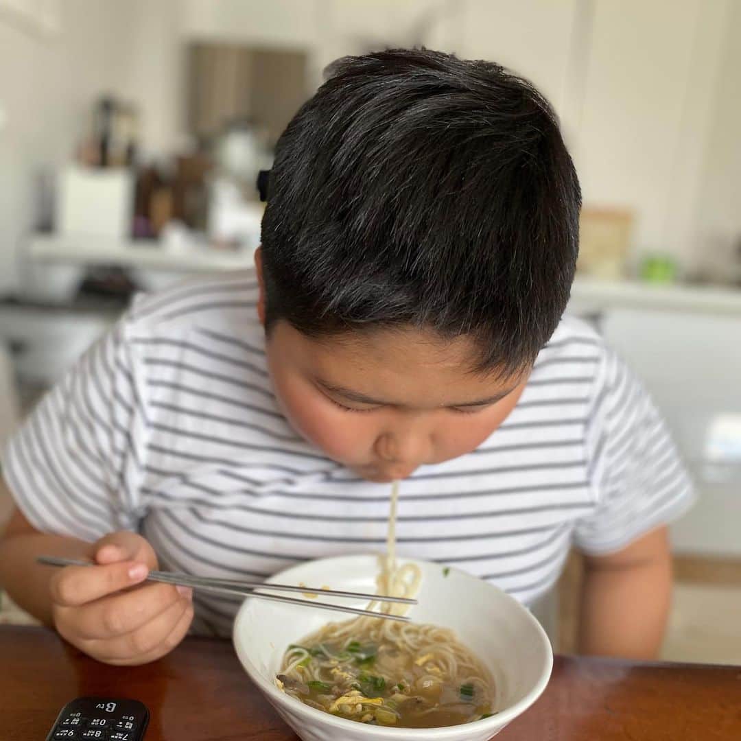 オ・ユナさんのインスタグラム写真 - (オ・ユナInstagram)「늦은 점심~ 국수먹방 💦🤪😍」4月18日 14時09分 - ya9579