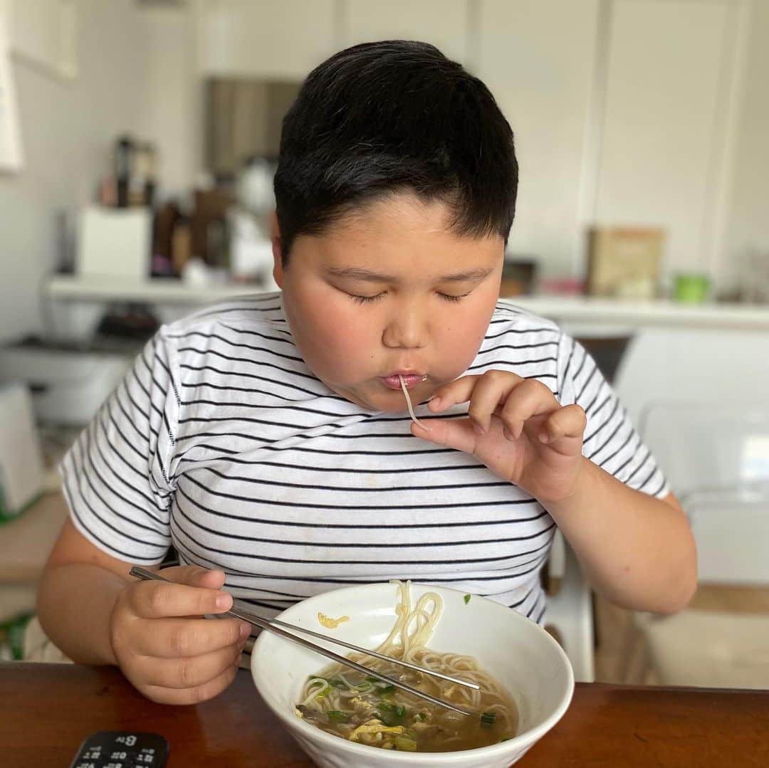 オ・ユナさんのインスタグラム写真 - (オ・ユナInstagram)「늦은 점심~ 국수먹방 💦🤪😍」4月18日 14時09分 - ya9579