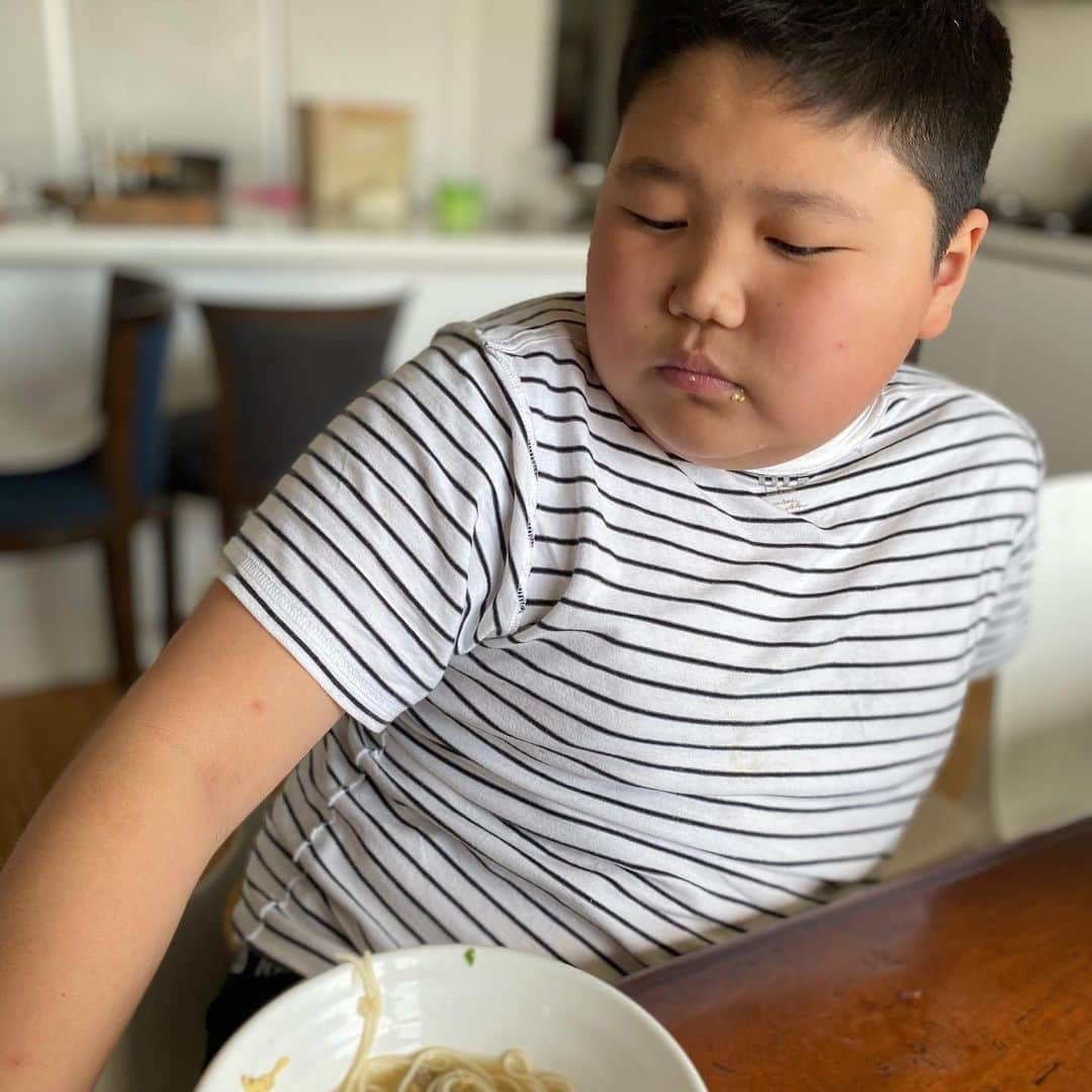 オ・ユナさんのインスタグラム写真 - (オ・ユナInstagram)「늦은 점심~ 국수먹방 💦🤪😍」4月18日 14時09分 - ya9579