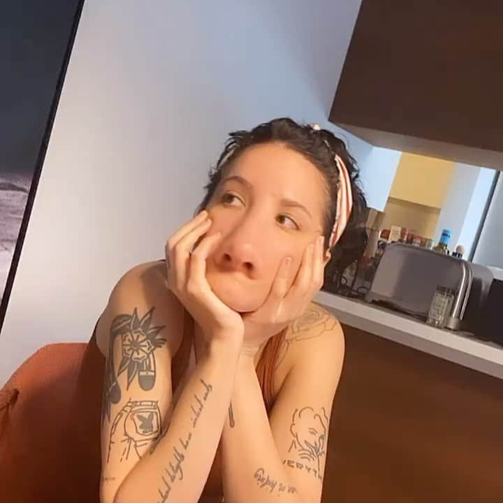 Halseyのインスタグラム：「I’m Okay.」