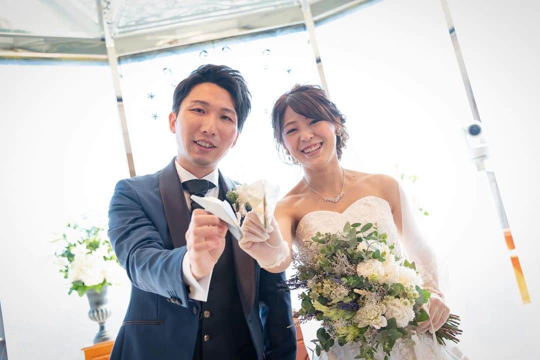 福井結婚式 ヴィラグランディス福井のインスタグラム：「ウエディングテーマは「Journey」  人前式ではゲストが承認の証として、紙ヒコーキを飛ばしました☺️ #ヴィラグランディス#ヴィラグランディス福井#villagrandis#villagrandis福井」