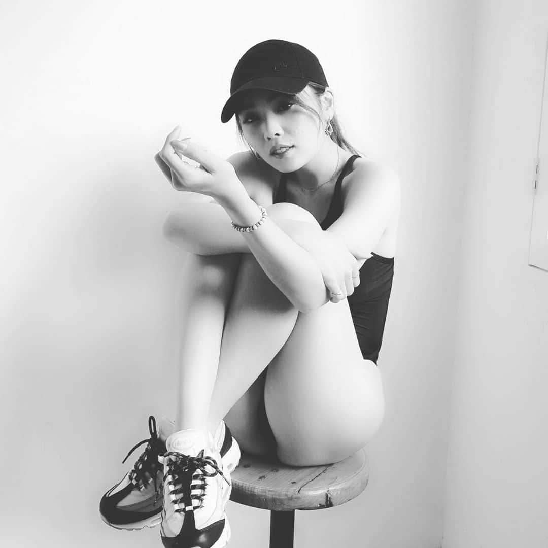 のインスタグラム：「REALISE祭👙  #REALISE #リアライズ #グラビア #グラドル #グラビアアイドル #costume #コスチューム #モデル #model #撮影 #gravure #Japan #japanese #japanesegirl  #水着 #Bikini #girl #コロナに負けるな #グラビアチャレンジ #モノクロ」