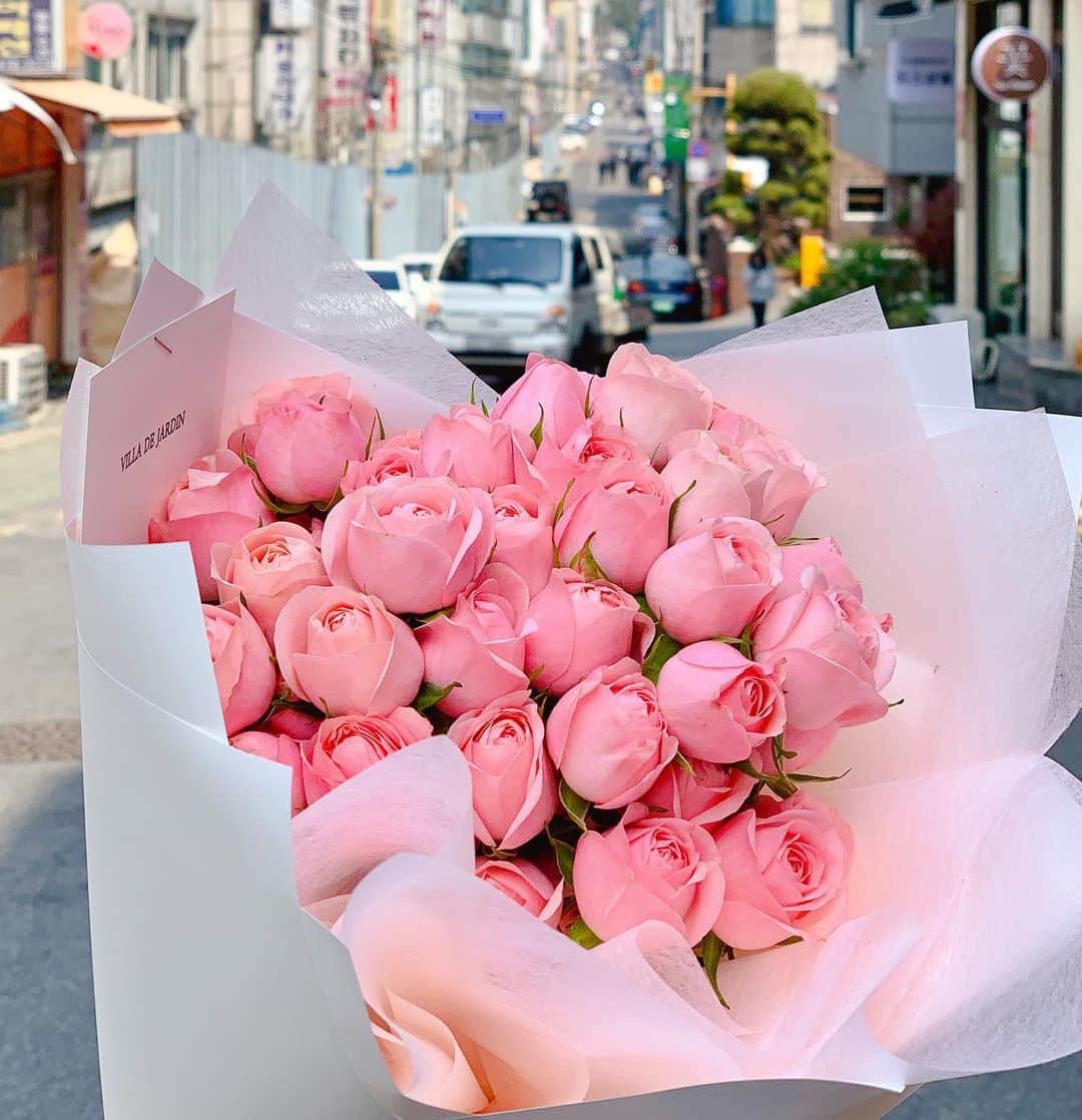 レヒョンさんのインスタグラム写真 - (レヒョンInstagram)「🌹🌹🌹🌹🌹🌹 좋은거보고 꽃길만 걷길 #꽃스타그램 #flower #pink #행복스타그램 #꽃길 🌷」4月18日 15時08分 - raehyun68