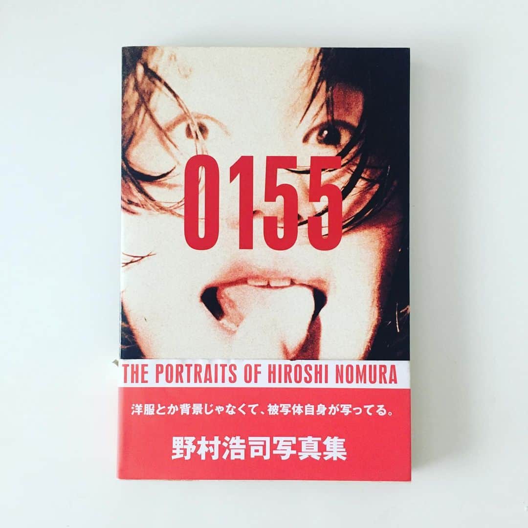 azumiのインスタグラム：「【ブックカバーチャレンジ】  #bookcoverchallenge #day3  3冊目は 野村浩司写真集 『THE PORTRAITS OF HIROSHI NOMURA』（光琳出版） です。  野村さんの太陽みたいな笑顔にまた会いたいな。  次のバトンは 私のソロアルバム『CARNIVAL』のジャケ写を撮ってくれた野村さんの奥様　カメラマンのアミタマリ @mari_amita さんへ。　 宜しくお願いします😊  7日間のブックカバーチャレンジとは、読書文化の普及に貢献するためのチャレンジで、参加方法は好きな本を1日1冊、7日間投稿するというもの。本についての説明なしに表紙だけの画像をアップして、そして毎日1人のFB.Instagram友達を招待してこのチャレンジに参加していただくようお願いします。 #wyolica #ワイヨリカ #azumi #アミタマリ」