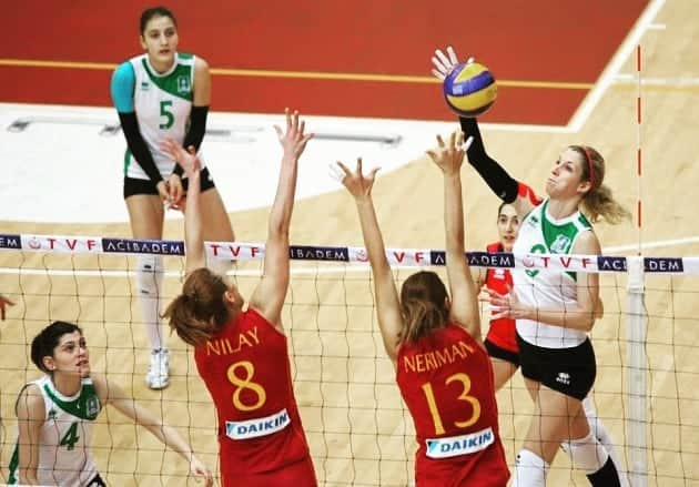 ミア・イエルコフのインスタグラム：「Do what comes in the moment 🤷🤗😁😁😁🏐🔥」
