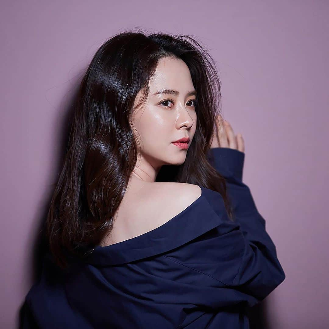 ソン・ジヒョさんのインスタグラム写真 - (ソン・ジヒョInstagram)「#SongJiHyo X #Vidivici #CreativeGroupING naver post behind the scene update」4月18日 15時21分 - jihyo_0815