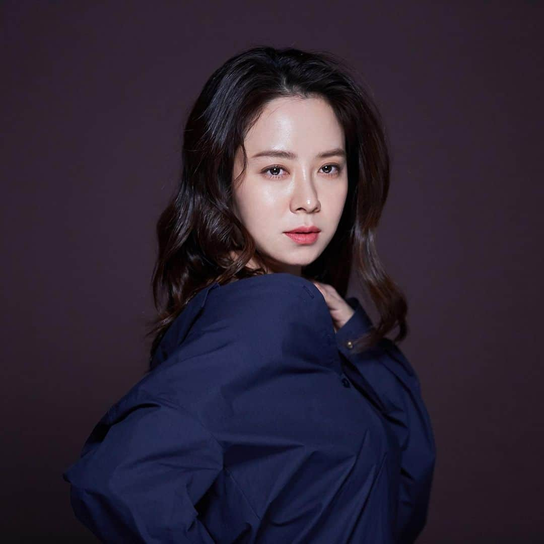 ソン・ジヒョさんのインスタグラム写真 - (ソン・ジヒョInstagram)「#SongJiHyo X #Vidivici #CreativeGroupING naver post behind the scene update」4月18日 15時21分 - jihyo_0815