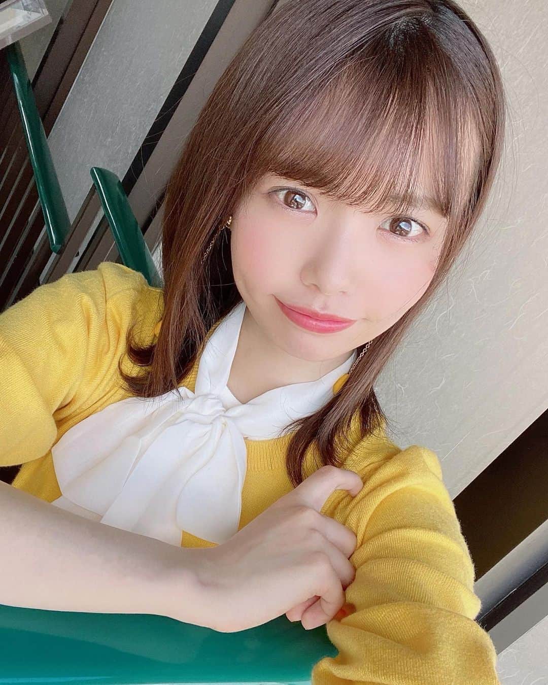 渕上舞さんのインスタグラム写真 - (渕上舞Instagram)「🐥💛﻿ ﻿ ﻿ 原色に近い 黄色の衣装🌻 ビタミンカラーですね☺︎ ﻿」4月18日 16時00分 - mai_fuchigami_48