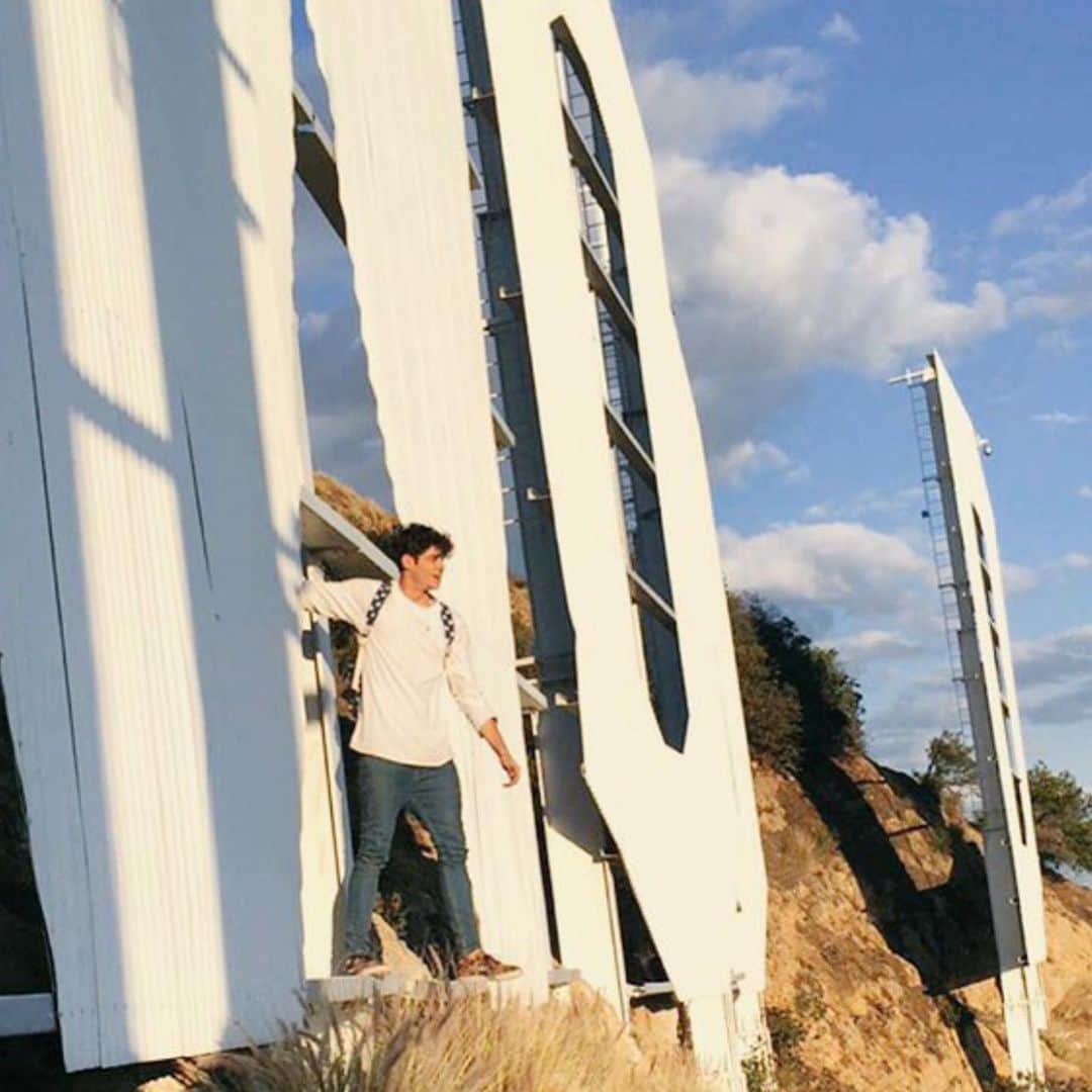 ノア・センティネオのインスタグラム：「Yo @aaronkleinert remember that one time a helicopter chased us off the Hollywood sign and @tbitton17 almost died sliding off a cliff but then didn’t?」