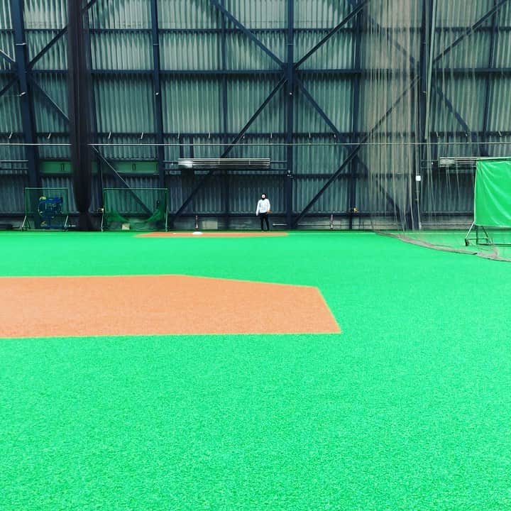金子千尋のインスタグラム：「キャッチボール⚾︎ ． #キャッチボール #キャッチボール⚾︎ #キャッチボール⚾️ #⚾︎ #⚾️ #きゃっちぼーる」