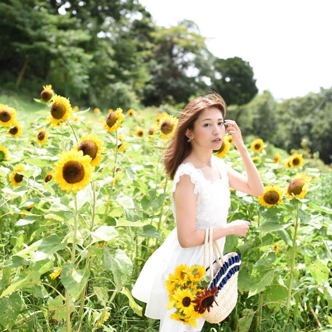 市原彩花さんのインスタグラム写真 - (市原彩花Instagram)「ひまわり大好き🌻 またひまわり畑行きたいなぁ☺️🌻 . @emma__yun と @harukano1204 から回ってきた#お花バトン だよん🌻 #ひまわり#ひまわり畑#お花畑#花畑#夏#夏休み#summer#sunflower#sunflowers#flowers#japanesemodel#model#モデル#撮影モデル#ポートレート#portrait」4月18日 16時24分 - ayaka_ichihara