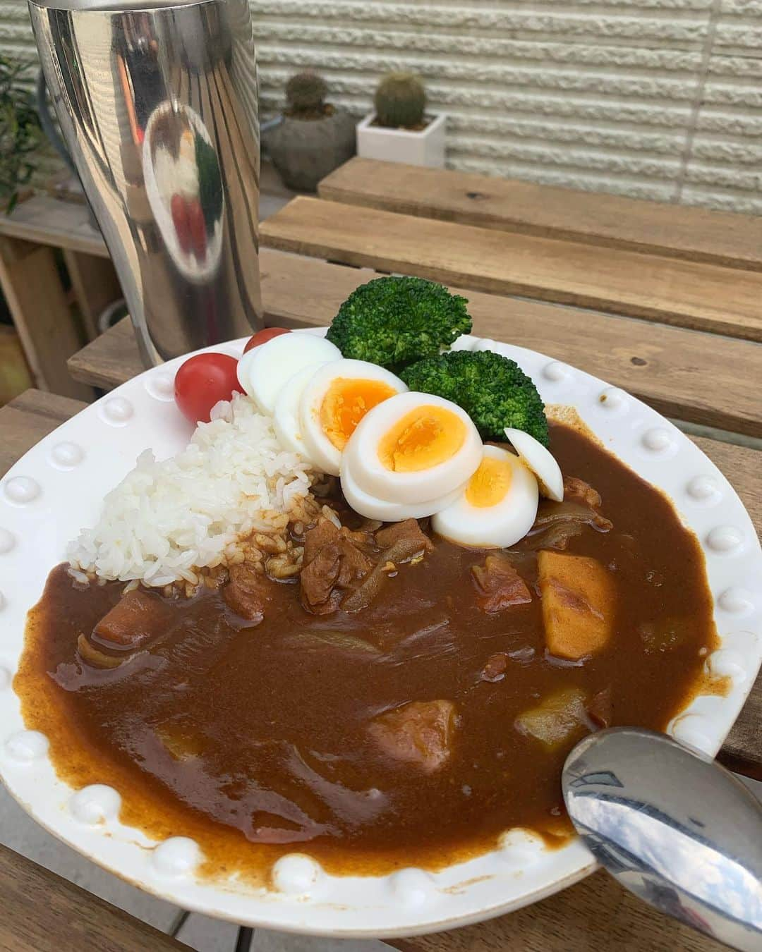 KUBO-Cさんのインスタグラム写真 - (KUBO-CInstagram)「昨日のカレー‼️ 結構美味かったよ‼️ こだわりは、 二段階右折ならぬ二段階玉ねぎ‼️ それとルーを2種類‼️ あとは初めて豚肉のスネ肉使いました‼️ そして、冷蔵庫のいらないものぶっ込みまくり‼️ ありだな‼️ #ちゃんくぼクッキング」4月18日 16時27分 - kubo_c_ldh