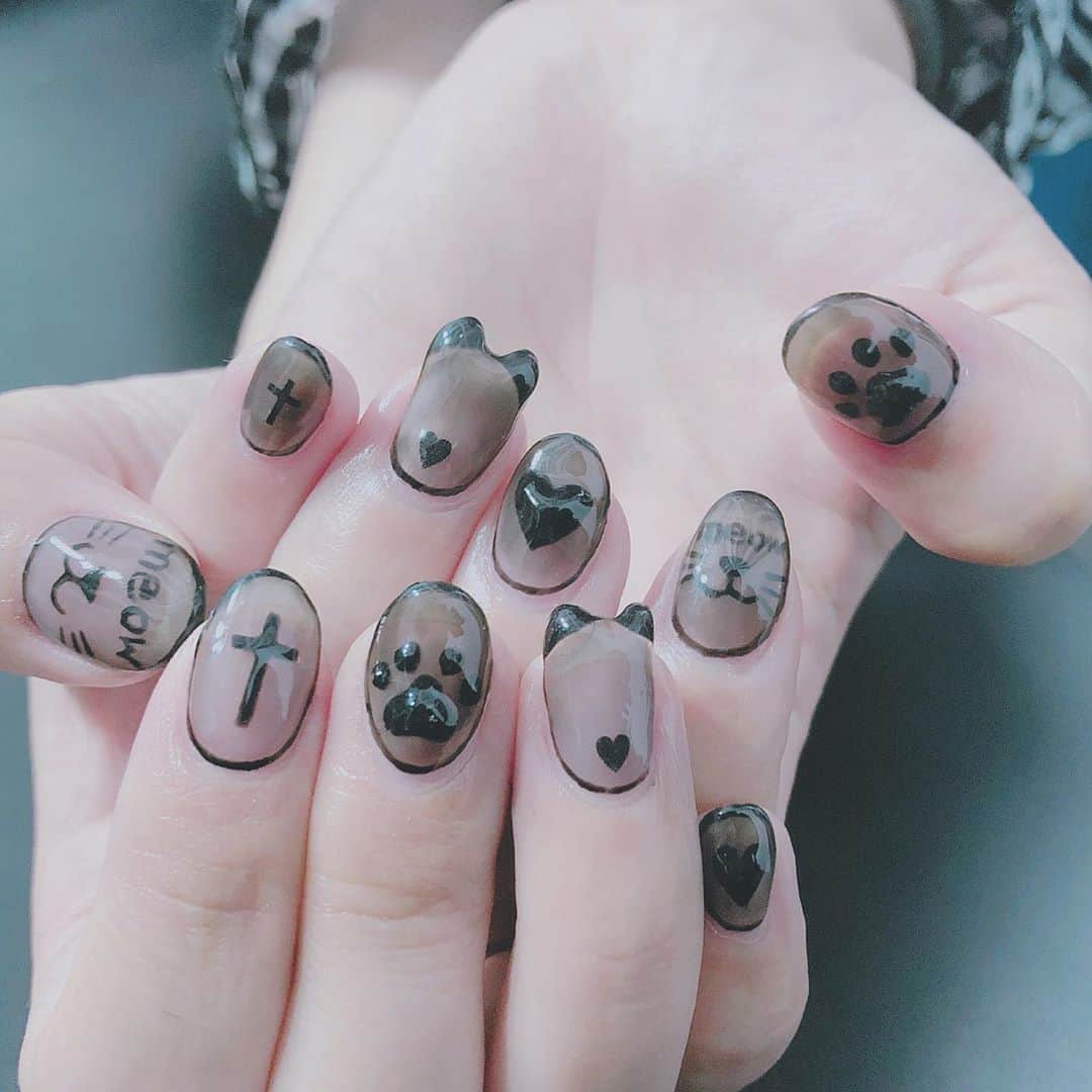 のインスタグラム：「前、お友達にやってあげた猫ちゃんネイル🐈💅引きこもりだけど自分にもそろそろネイルしようかなぁ... #nail #nails #naildesign #nailstagram #jelnail #catnails」
