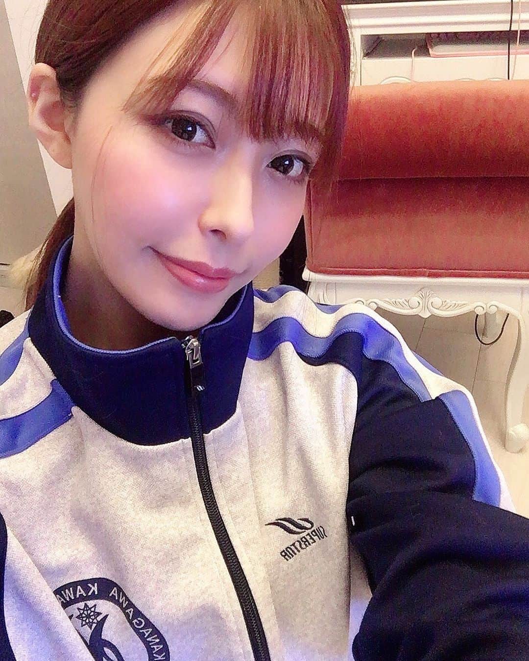 藤咲きく乃のインスタグラム：「ジャージどんだけ着るねん2020  #軟骨開けた跡消す方法知ってる方ご一報下さい」