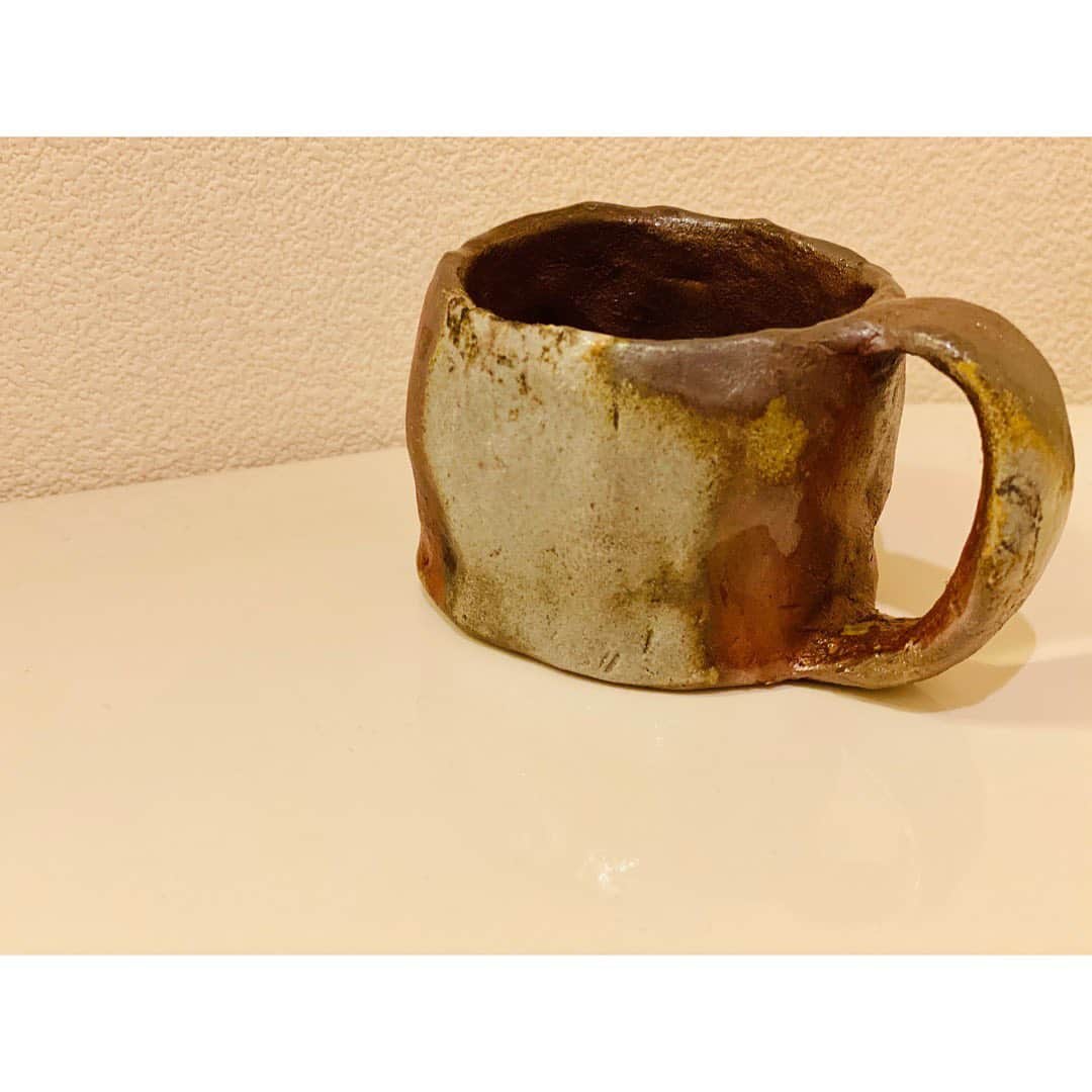 永田崇人さんのインスタグラム写真 - (永田崇人Instagram)「岡山で作った備前焼が届いた。ポイントは縁のとこまである取手。間違えて、1番上につけちゃったんだけどそれが味だね。そして、色もいい感じだー。コーヒー飲むんだー。また作りたい。」4月18日 17時35分 - takato0827