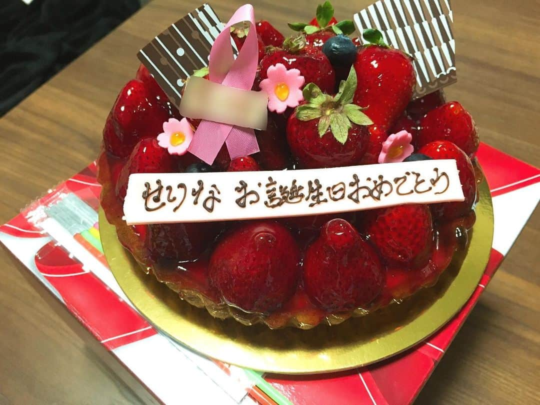 熊沢世莉奈さんのインスタグラム写真 - (熊沢世莉奈Instagram)「🍓🎂🍓﻿ ﻿ ﻿ ﻿ 23歳になりました♡♡﻿ ﻿ 甘くて美味しかった☺️﻿ ﻿ ﻿」4月18日 22時59分 - kuma_0417