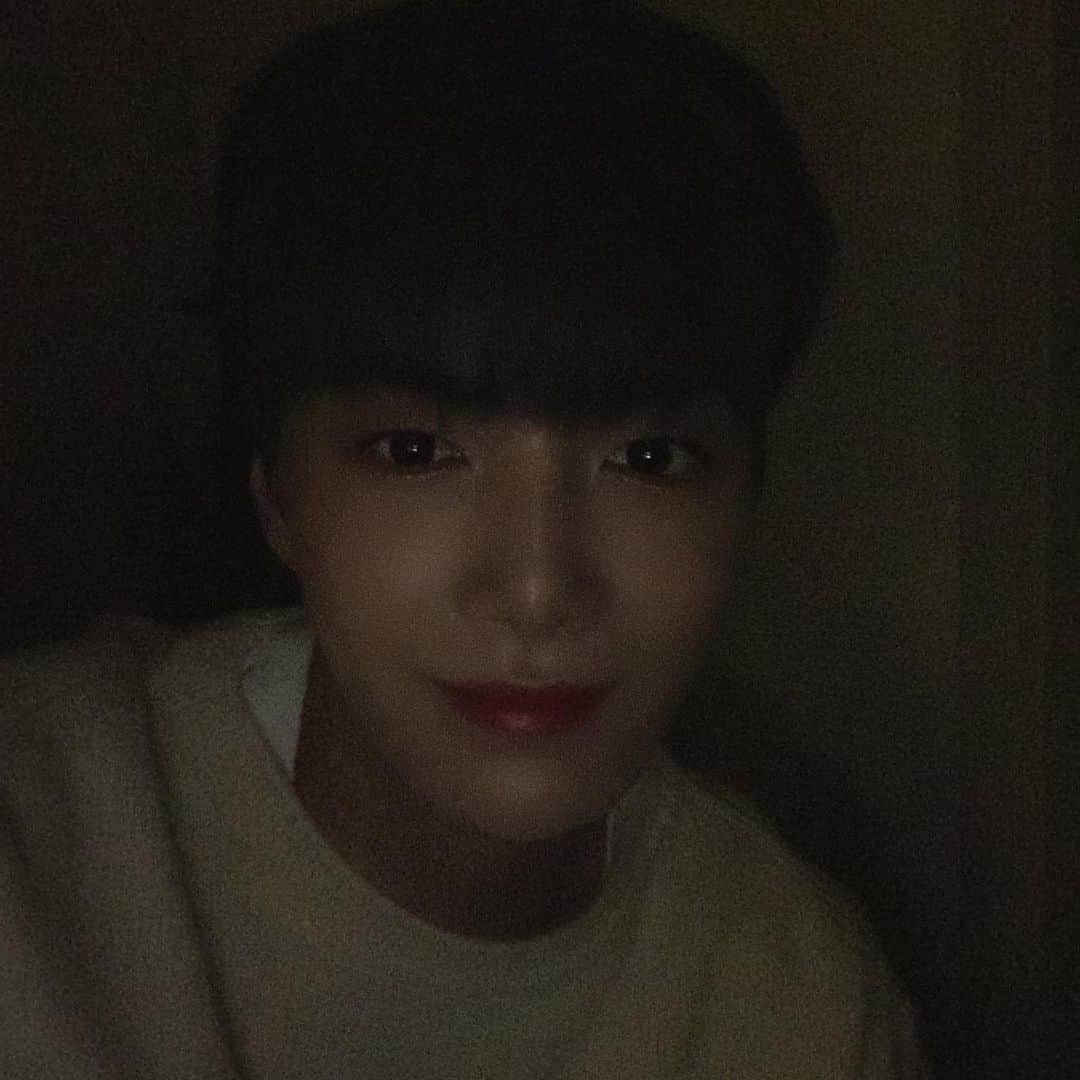 JR のインスタグラム：「쫑이 보여요?」