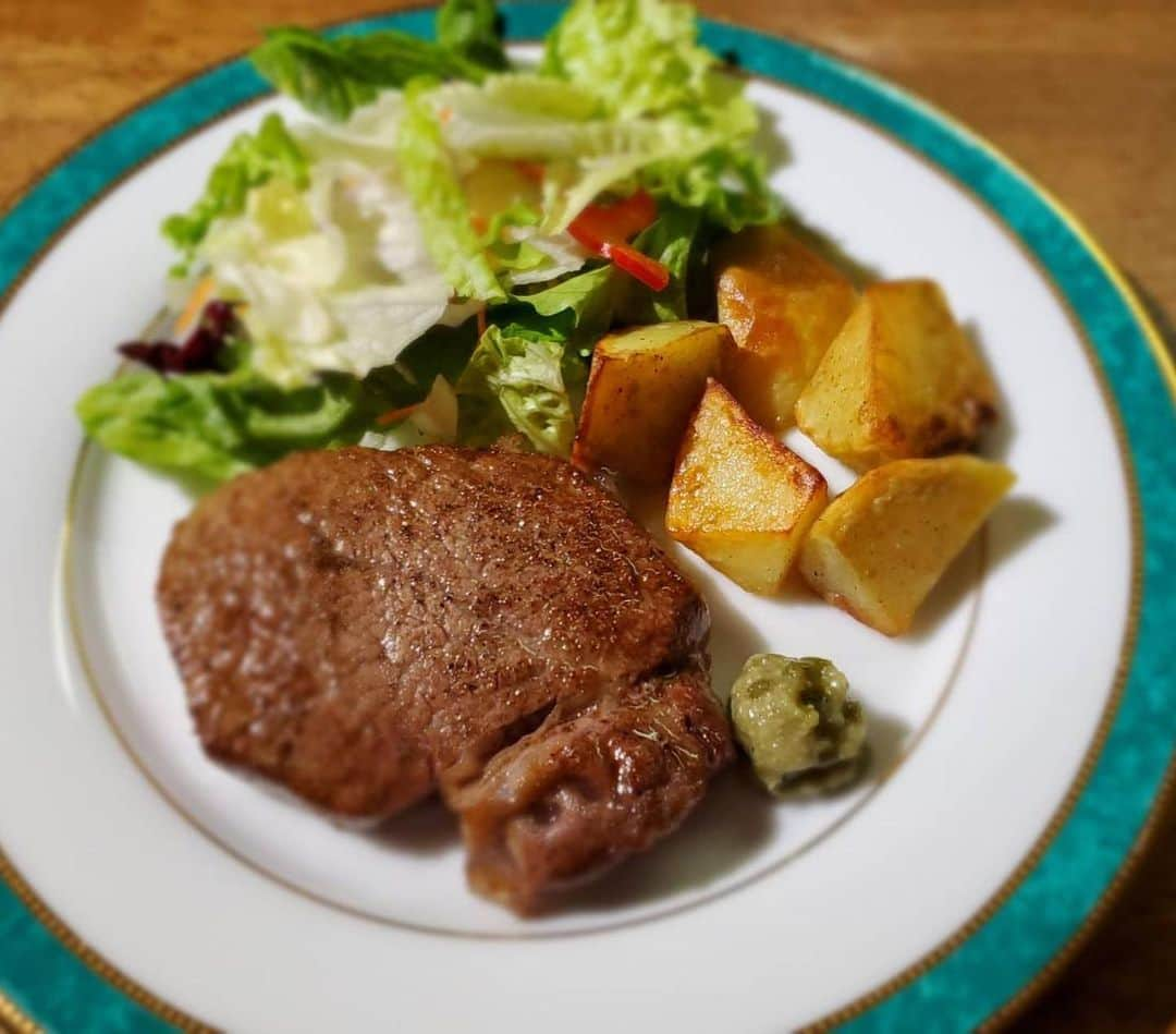 野田すみれさんのインスタグラム写真 - (野田すみれInstagram)「今日のご飯作り🤤❣️ . .  #golf#ゴルフ#スポーツ女子#強かわ女子#女子プロ#100切り#ゴルフコーデ#白金台女子ゴルフ部#山本幸路#sports#若手女子ゴルファー#ゴルフスイング動画#夕刊フジ#ゴルフ好きな人と繋がりたい#callaway#callawayapparel#クオイドゴルフ#ビトン#louisvuitton#ジャパンサーキットゴルフ#ゴルフ革命#やまもとこうじ#上地雄輔#野田すみれ#日テレジータス#CS放送#コロナウイルスが早く終息しますように #コロナ対策#お家」4月18日 17時40分 - sumire0208