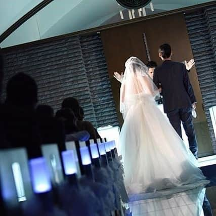 ホテルモントレウェディング【公式】 のインスタグラム：「♥ @montereyweddingをフォローして 『 #モントレ花嫁 』『 #ホテルモントレ』の タグをつけて投稿してくださいね＊*. . 💒👰ホテルモントレ札幌 @h_monterey_sapporo #卒花嫁 @cookie.wedding さまより 素敵なお写真をリグラムさせていただきました！ . ゲストに見守られながら挙式を。 ブルーの光が幻想的です✧* . ——————————. ◆ブライダルフェア予約はこちらをcheck＊* http://bit.ly/2pzoVOk ◆ホテルモントレ札幌の公式HPはこちら* https://www.monterey-wedding.jp/sapporo/ ——————————. . #ホテルモントレ札幌 #モントレ札幌 #札幌 #sapporo #モントレ #モントレ花婿 #プレ花嫁 #卒花 #weddingdress #プラコレ #ウエディングニュース #marryxoxo #wedding #dress #結婚式場 #日本中のプレ花嫁さんと繋がりたい #ブライダルフェア #結婚式 #パーティ #披露宴 #2020年春婚 #2020年夏婚 #2020年秋婚 #2020年冬婚 #ホテルウェディング」