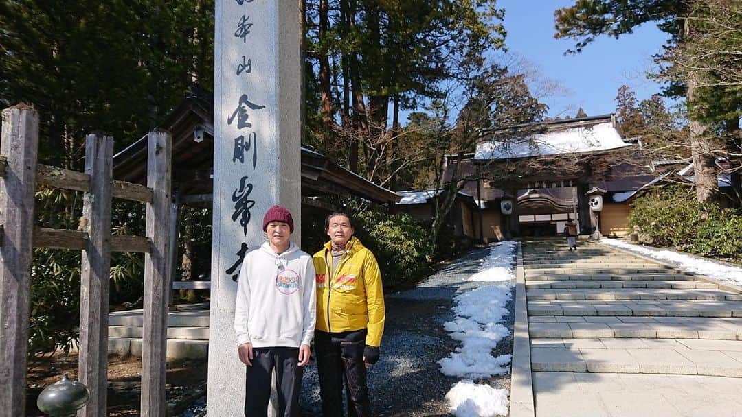 テレビ東京「土曜スペシャル」さんのインスタグラム写真 - (テレビ東京「土曜スペシャル」Instagram)「世界遺産・高野山を堪能！ 貴乃花さんが「すごい番組ですね！」と訴えるほど波乱の展開に！ 詳細は・・今夜６時３０分の土曜スペシャル、「千原ジュニアのタクシー乗り継ぎ旅」第５弾で！ ゲストの貴乃花光司さんと１台５０００円分タクシーを乗り継いで、和歌山県から高野山を通って、三重の伊勢神宮を目指します！ 同年代の２人がガチンコ旅をする姿は必見！  #テレビ東京 #千原ジュニア #貴乃花光司 #貴乃花親方 元 #横綱 #土スペ #土曜スペシャル #タクシー #ガチンコ旅 #和歌山 #奈良 #三重 #高野山 #世界遺産 #金剛峯寺」4月18日 18時29分 - tvtokyo_dosupe