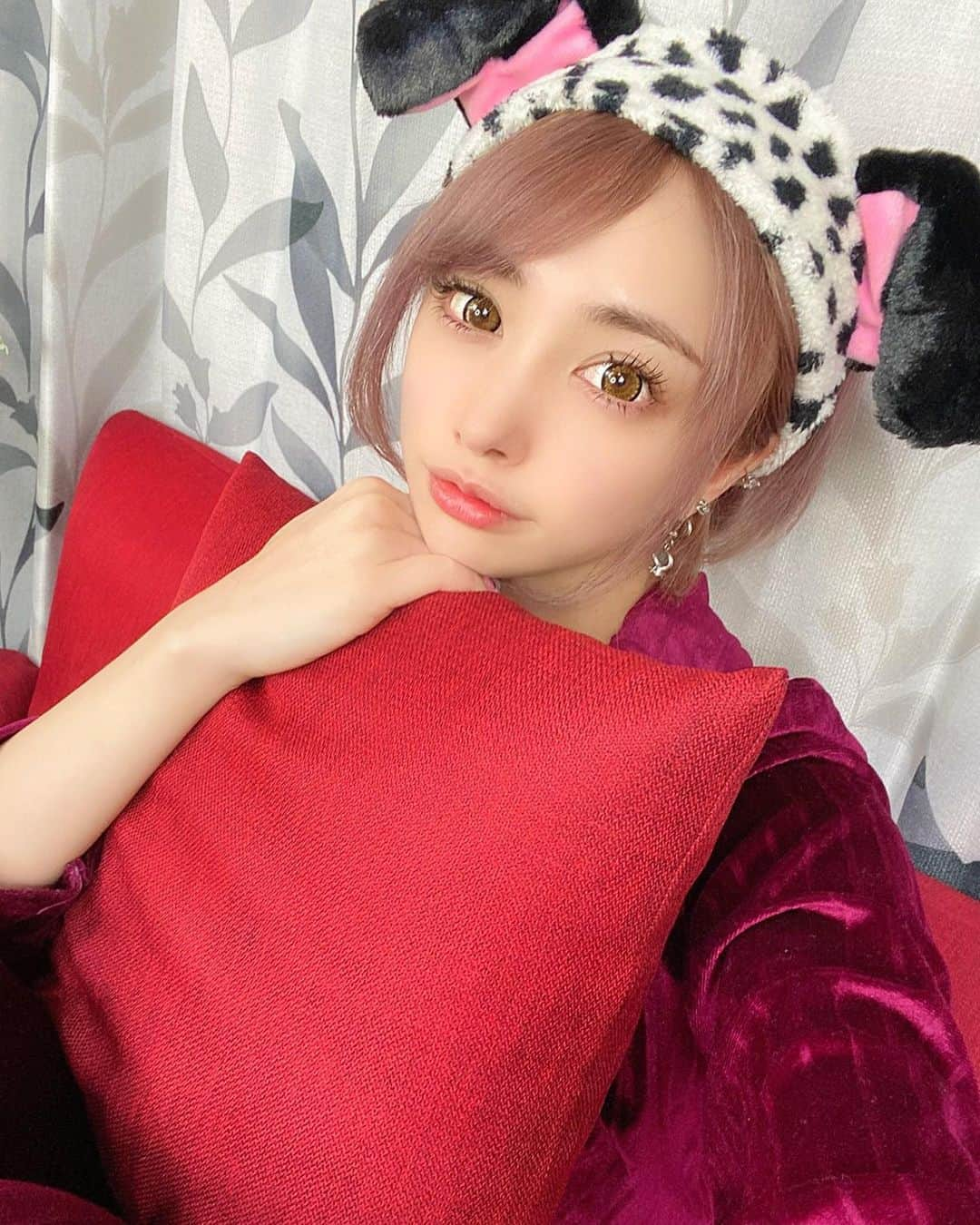 サキ吉さんのインスタグラム写真 - (サキ吉Instagram)「Tantanっていうアプリ知ってる？🙆‍♀️❤️ @tantanapp 趣味や好きなことから始まる、友達を作る新しい『フレンディングアプリ』なんだって💞 ． 最近はずっとおうちにいるから、 一緒にオンラインゲーム出来る友達欲しい☺️🙌 アプリダウンロードしてみようかな！🤔 ． 上京したばかりで友達がいない人だったり、 共通の趣味を持つ友達が欲しい人だったり💡 家にいてもお友達ができるのいいね✨ みんなもチェックしてみてね💞 ． #Tantan #タンタン  #ゲーム仲間募集中  #ゲーム好きと繋がりたい  #友達欲しい  #フレンディングアプリ　 #Friendmatching  #stayhome  #tieup  #pr」4月18日 18時47分 - sakikichi1201