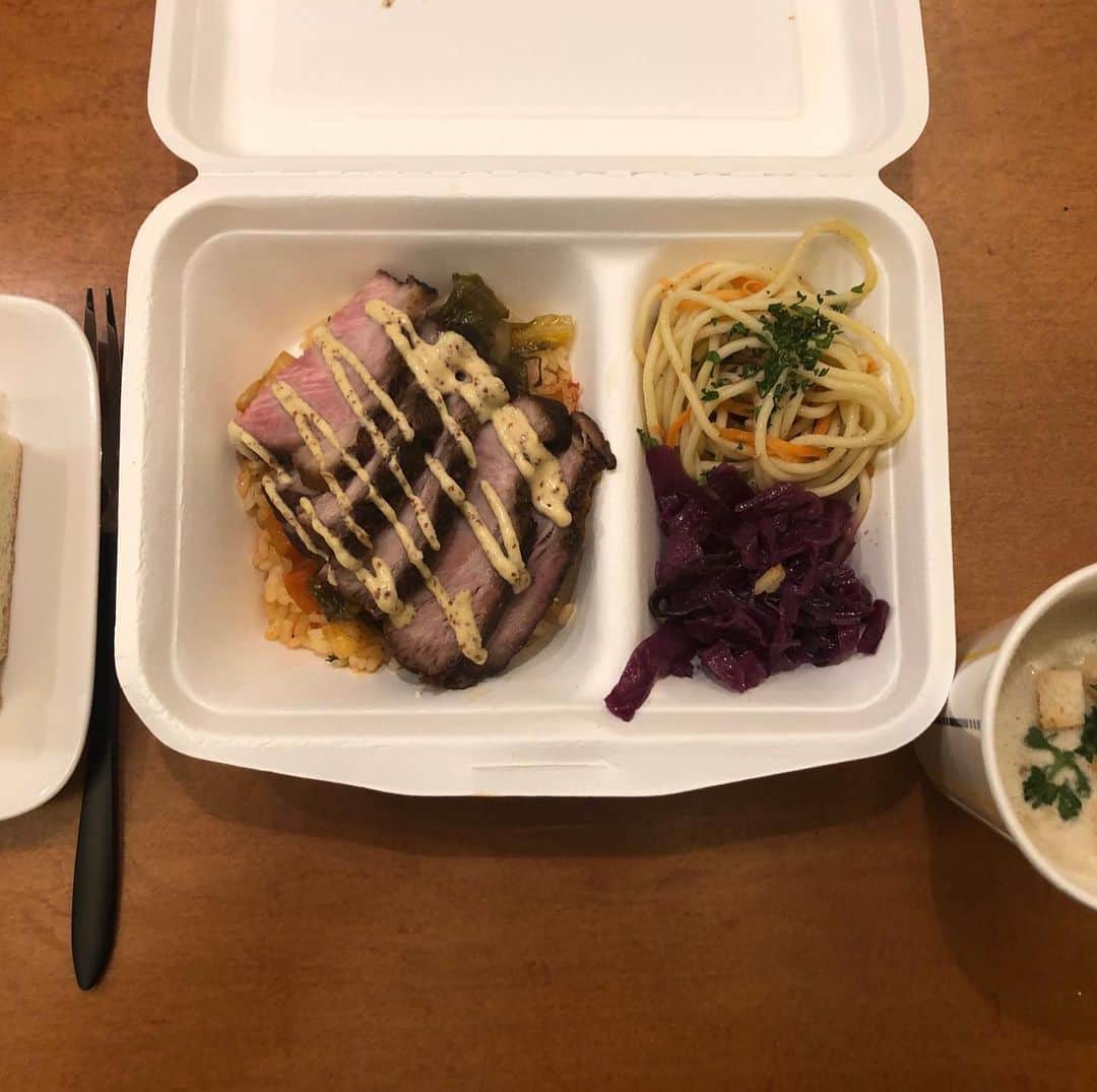 いとうせいこうのインスタグラム：「今日のフェスめし。フレンチ弁当。#mdl mdlfes.tokyo」