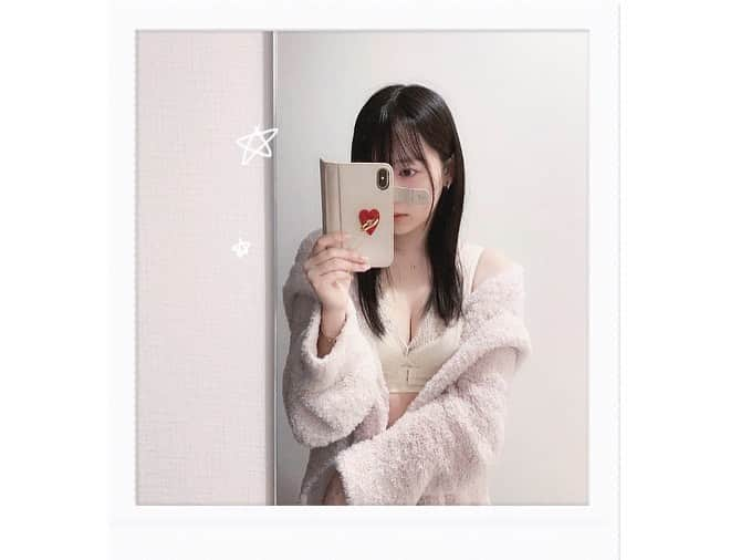 越智ゆらの（ゆらゆら）さんのインスタグラム写真 - (越智ゆらの（ゆらゆら）Instagram)「♡ #おうち時間♡﻿ ﻿ ﻿ ﻿ 家にいる時間も長いので、﻿ ナイトブラ始めました〜﻿ 楽なのにフィットしてお気に入りです…！﻿ ﻿ ﻿ @lulukushel﻿ #くつろぎ育乳ブラ﻿ #ナイトブラ﻿ #育乳﻿ #育乳ブラ﻿ #ルルクシェル﻿ #lulukushel﻿」4月18日 19時05分 - yula1018