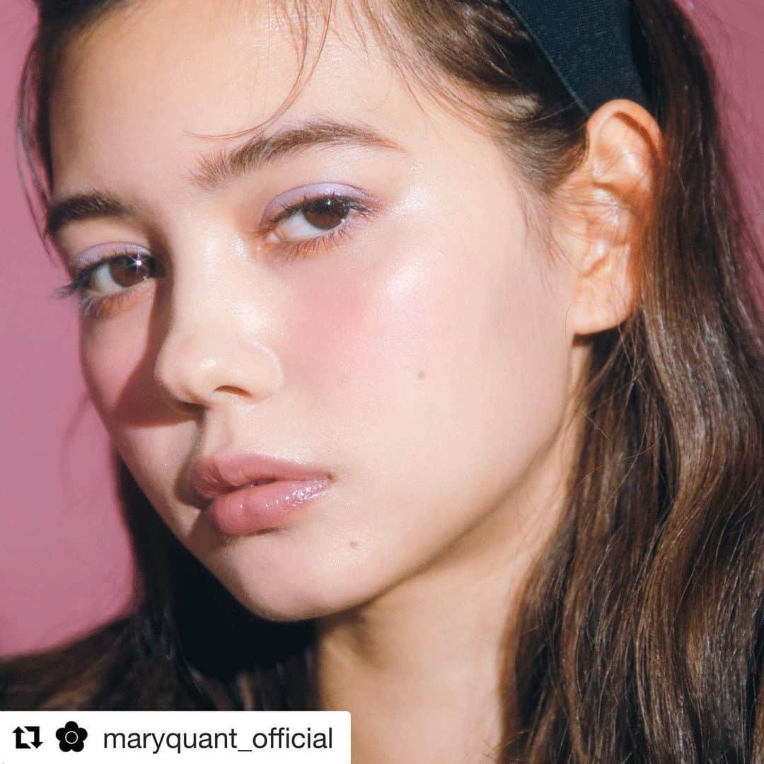 宮本由梨さんのインスタグラム写真 - (宮本由梨Instagram)「きゃわすぎ❤️ 撮影楽しかったな☺️✨ #jucyメイク #jucyノメイクノオハナシ #じゅしりっぷ💋  #Repost @maryquant_official with @get_repost ・・・ 【2020 SUMMER feat. Erica】 - モデルEricaが魅せる BLACK DAISY COLLECTIONを使った発光メーク - vol.2 PURPLE MAKEUP - チークが主役！血色感を活かした可憐なパープルメーク - アイ #EYEOPENER 026 二重幅に入れる - #BILLIONLASHINGS01 上下に - チーク #LIP&BRUSHSETPK02 頬内側に丸くポンポンとのせる - #LIP&BRUSHSETPK01 頬骨とPK02の上になじませ、 ツヤ感をプラスする - リップ #COLOURSHINEFORLIPS04 - MODEL:@hi_erica_ - ※一部店舗において臨時休業や 営業時間の変更がございます お手数ではございますが、 各館の公式サイトなどにて ご確認ください - #MARYQUANT #MAKEUP #COSMETICS#2020SUMMER #BEAUTY#BLACKDAISYCOLLECTION #LIP&BRUSHSET#EYEOPENER #BILLIONLASHINGS#COLOURSHINEFORLIPS - #コスメ#ブラックデイジーコレクション #リップ＆ブラッシュセット #アイオープナー #アイシャドウ #ビリオンラッシングス #カラーシャインフォーリップス」4月18日 19時14分 - miyamoto_yuri_