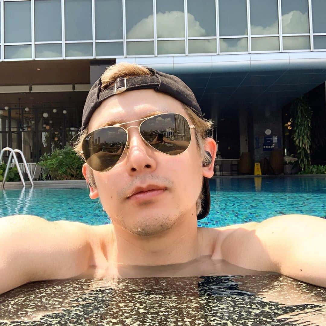 ニックン（2PM）のインスタグラム：「My body needs this so COVID19 please... let us get back to this...😤」